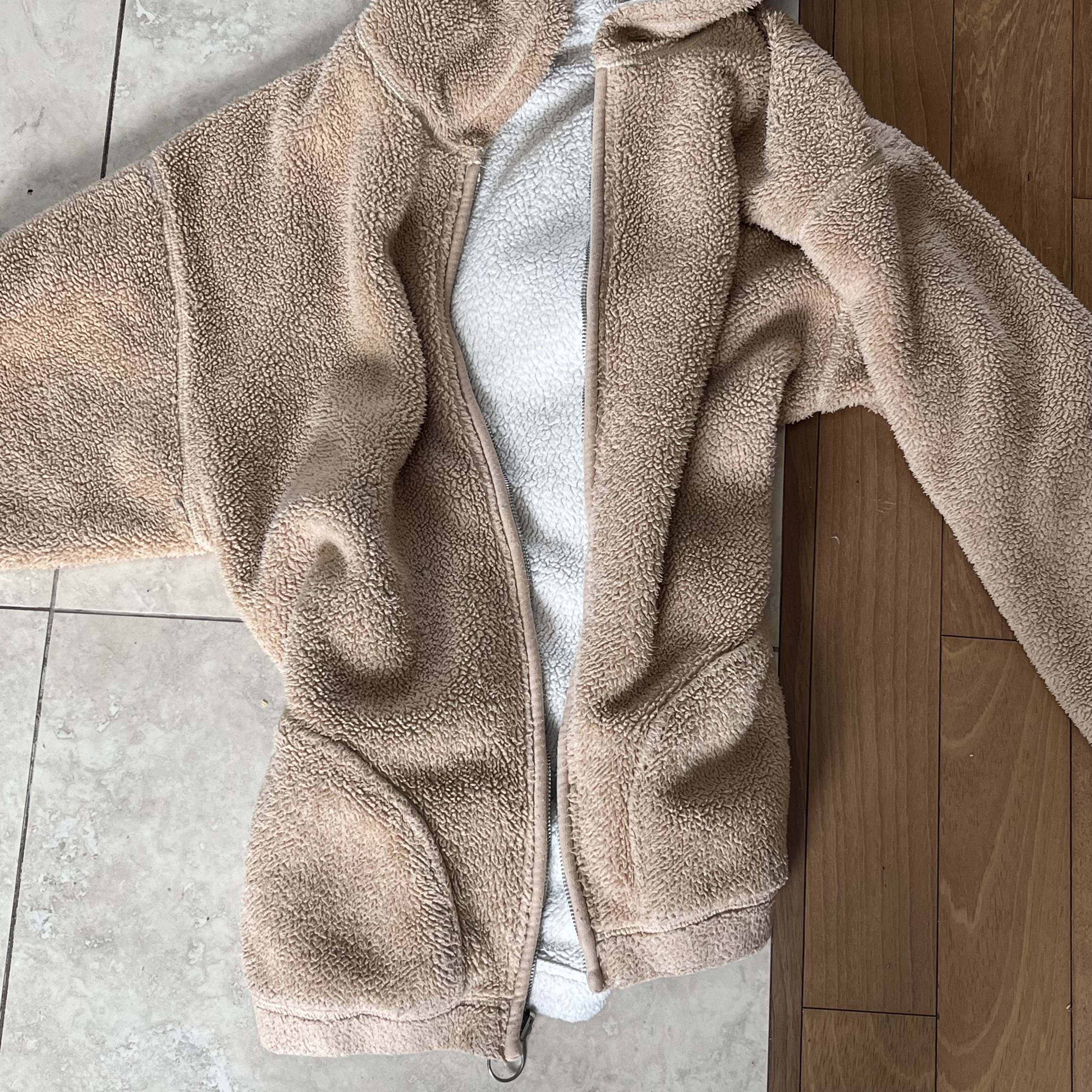 The sound of zipping up a jacket